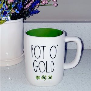 🍀 RAE DUNN POT O’ GOLD CLOVER ST PATRICKS COFFEE TEA MUG